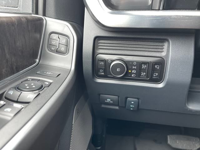 2025 Ford F-350SD Lariat